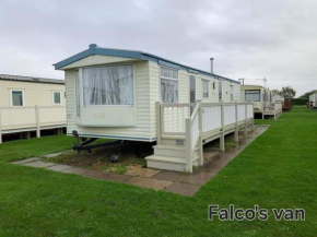 Homely 3 bedroom caravan at Chapel st Leonard's